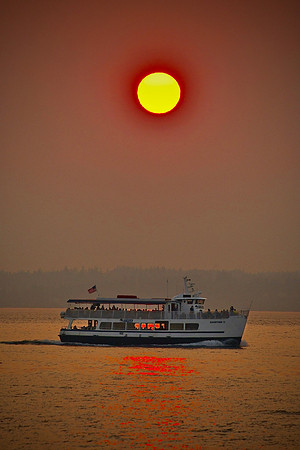 Smoky sun tourboat