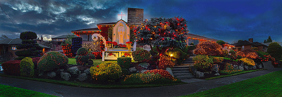 Gai Family Christmas house